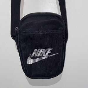 Nike Unisex Black Heritage Mesh Adjustable Strap Lined Crossbody Bag OS